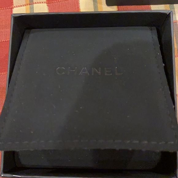 Authentic Chanel earrings - Picture 7 of 13